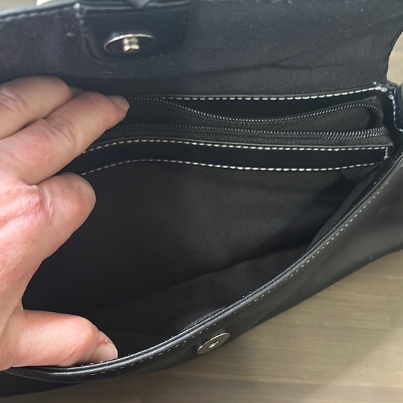 Rolf’s Vintage Black Leather Shoulder Bag with White Flower Accent - Picture 9 of 14